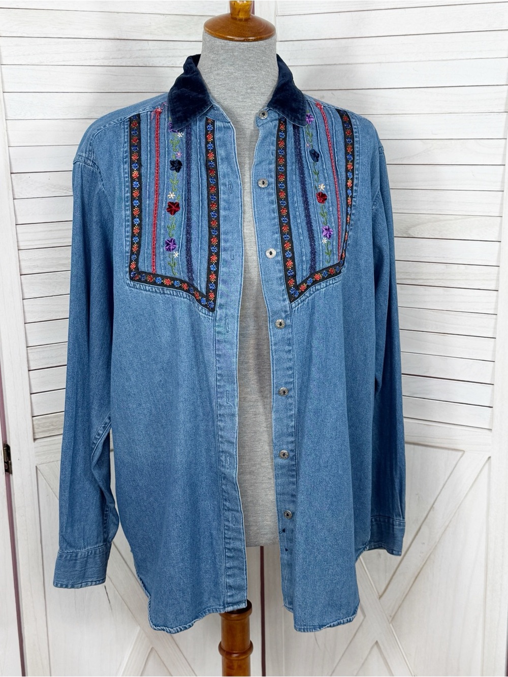 Vintage 90s Casey & Max Embroidered Denim Shirt Blue Medium Cottagecore Western